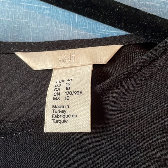 Black cap sleeve top - Picture 3 of 3